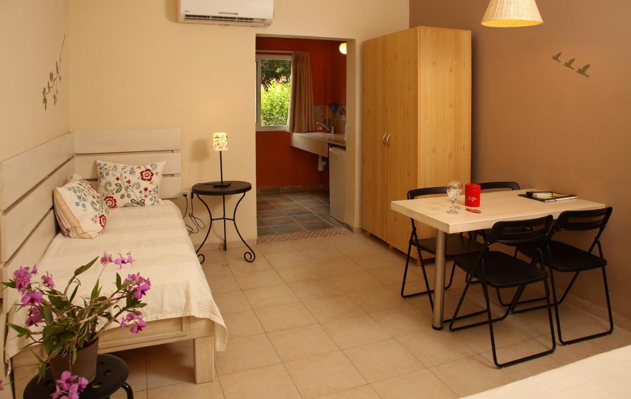 Shaar Hagolan Kibbutz Country Lodging Extérieur photo