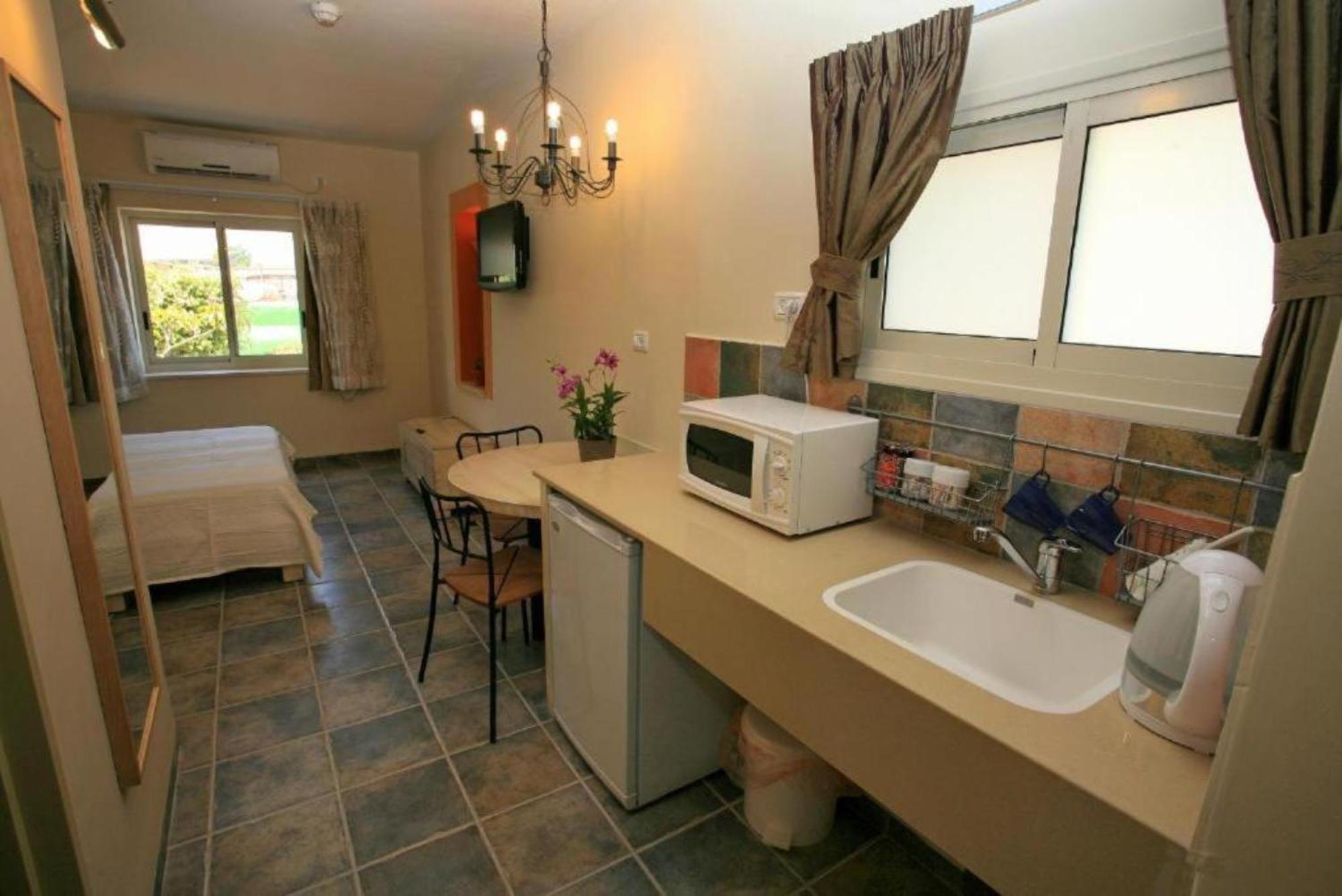 Shaar Hagolan Kibbutz Country Lodging Extérieur photo