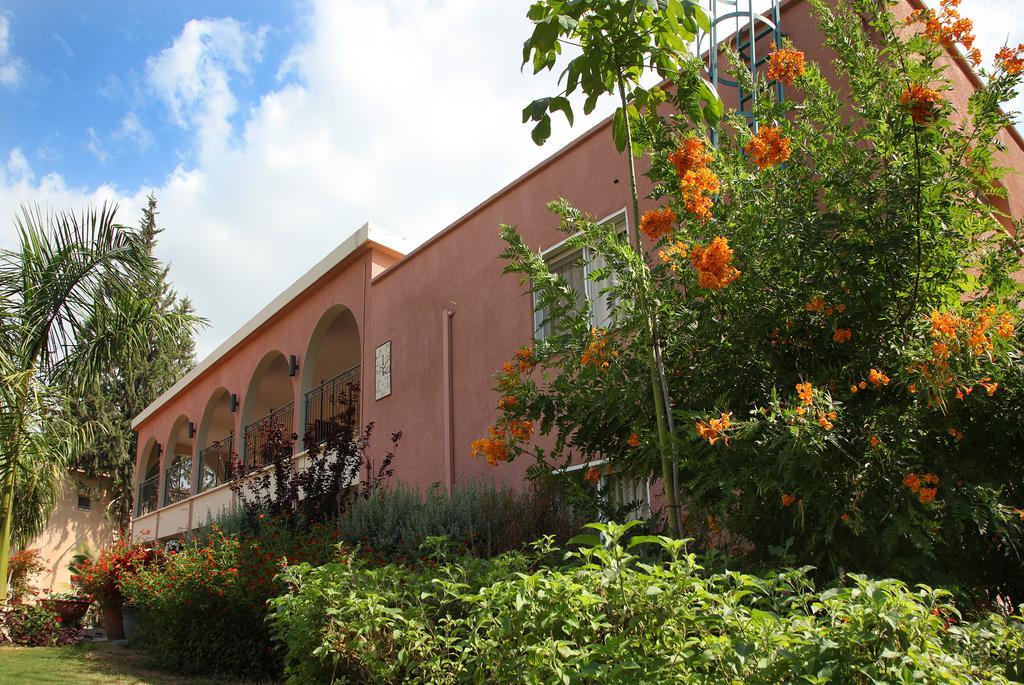 Shaar Hagolan Kibbutz Country Lodging Extérieur photo