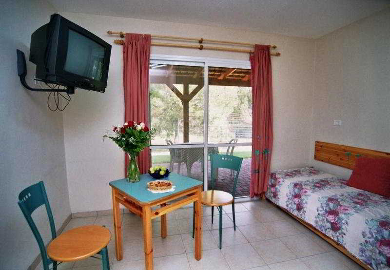 Shaar Hagolan Kibbutz Country Lodging Extérieur photo
