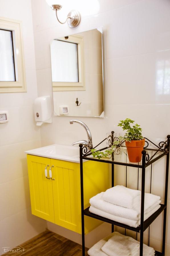 Shaar Hagolan Kibbutz Country Lodging Extérieur photo